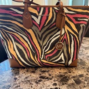 Michael Kors Eva Tote **Tote Only** Can bundle set. Gently used but flawless!